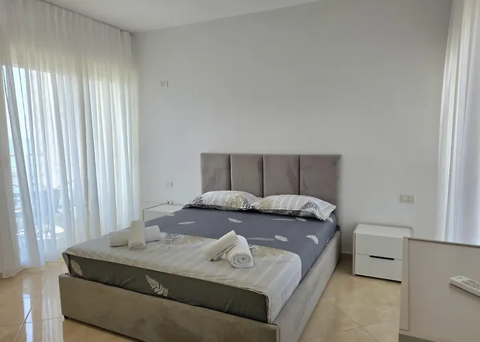 Apartment Sea View In 100 *