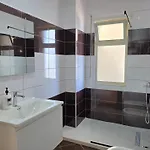 Sea View In 100 شقة *