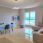 Sea View In 100 شقة *